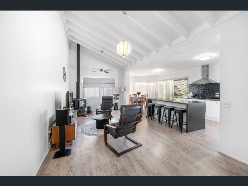 12 Carwell st, Jindalee — photo 1 of 5