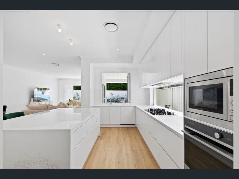 163 Prince Edward Parade Scarborough — photo 1 of 5