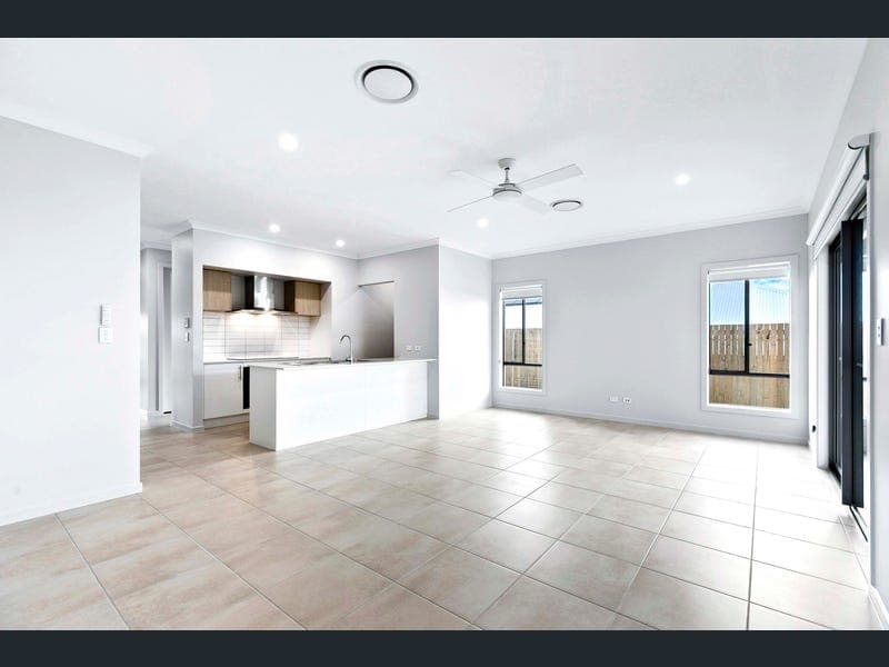 12 Miraflores Pl, Wondunna — photo 1 of 5