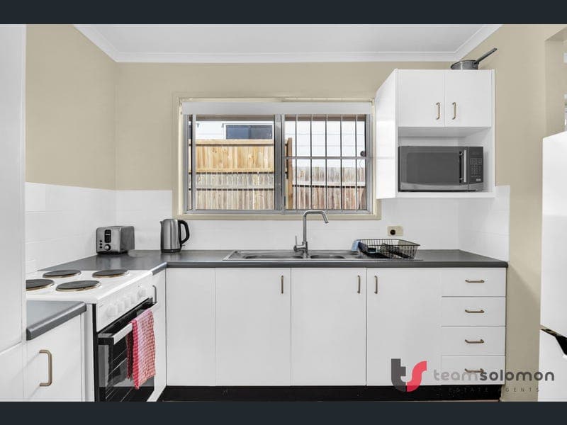 33 Waratah Avenue, Victoria Point — photo 1 of 5