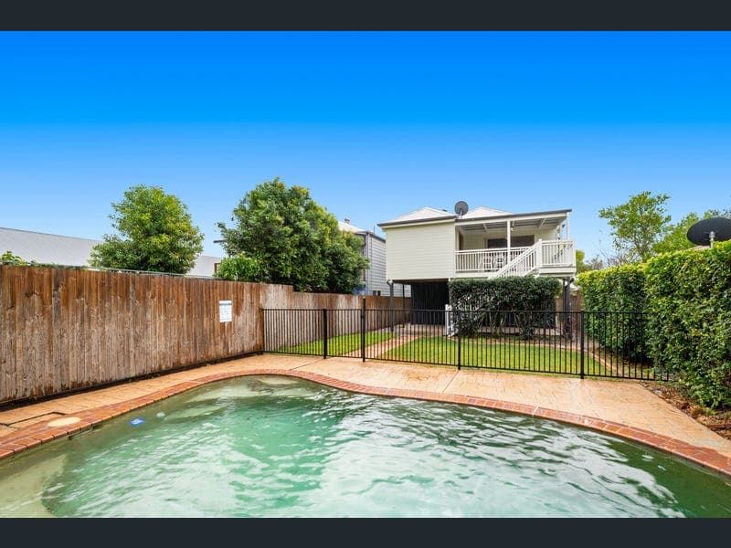 69 Lynne Grove Avenue, Corinda — photo 1 of 5