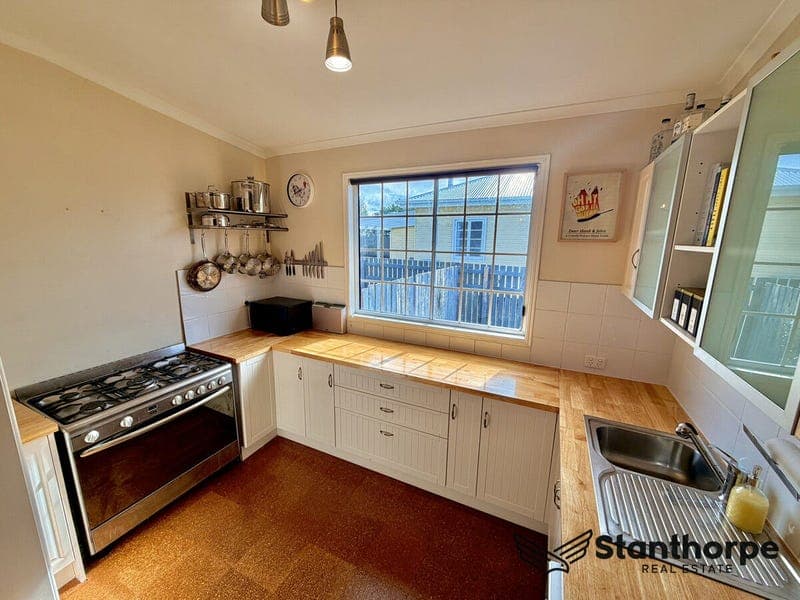 34 Archibald, Stanthorpe — photo 1 of 5