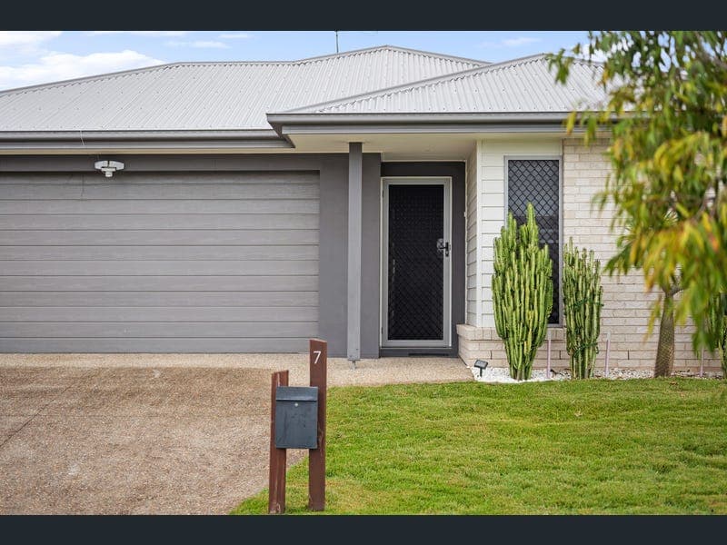 7 Crawford Street, Strathpine — photo 1 of 5