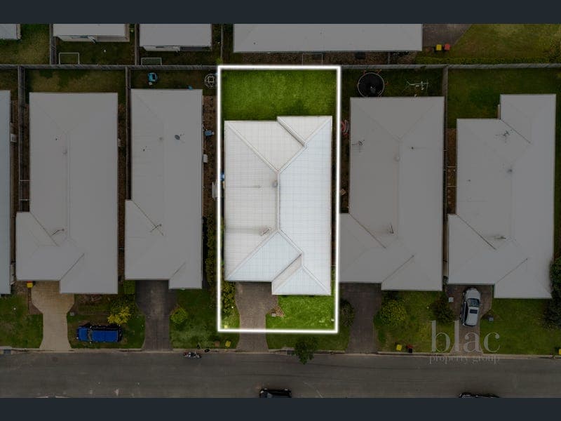 36 Harvey Circuit, Griffin — photo 1 of 5