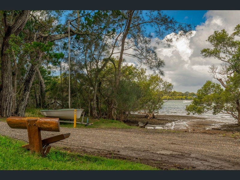 37 ORION STREET, Macleay Island — photo 1 of 5