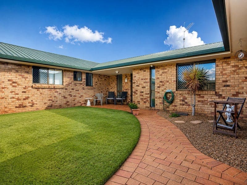 7 Blue Gum Drive, Newtown — photo 1 of 5