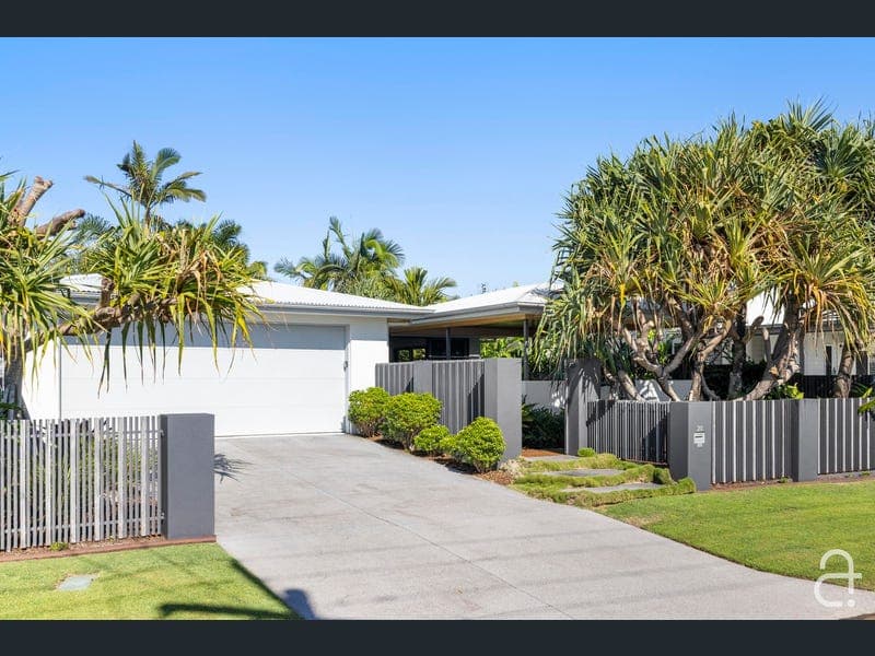 20 Napalle Street, Warana — photo 1 of 5