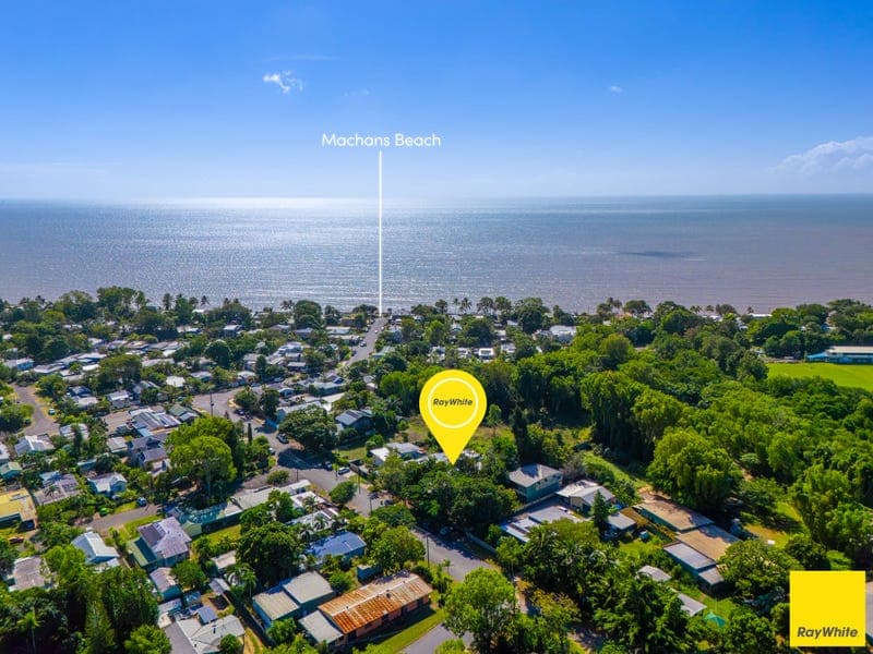 72 Tucker Street, Machans Beach — photo 1 of 5