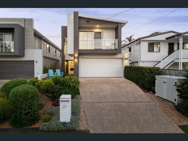 27 Kamarin Street, Manly West — photo 1 of 5