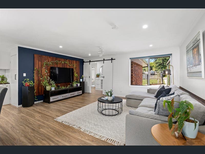 27 Wairoa Drive, Strathpine — photo 1 of 5