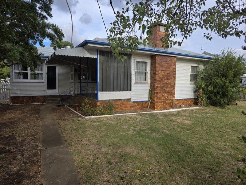 3 Wood St, Chinchilla — photo 1 of 5