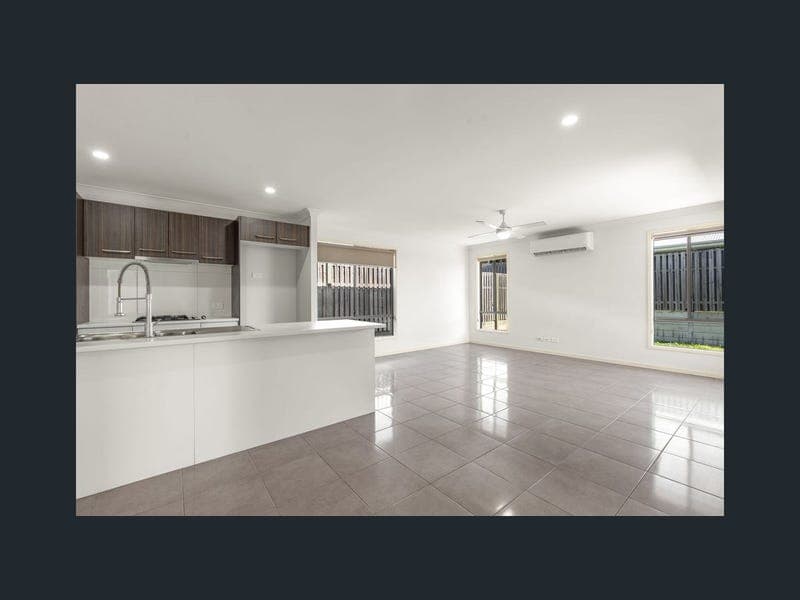 135 Fernbrooke Boulevard, Redbank Plains — photo 1 of 5