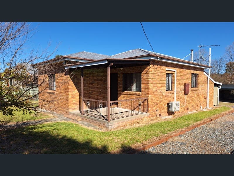 24 Creek Street, Stanthorpe — photo 1 of 5