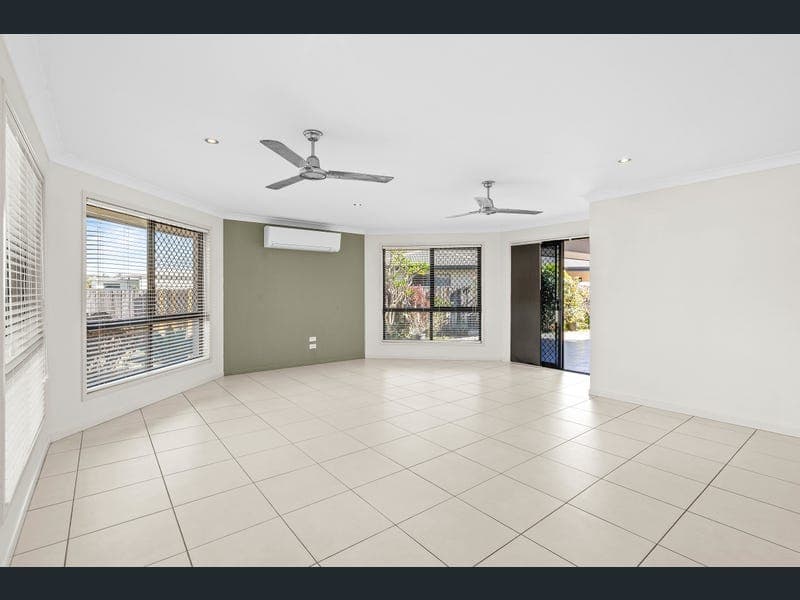 48 Victor Avenue, Glenella — photo 1 of 5