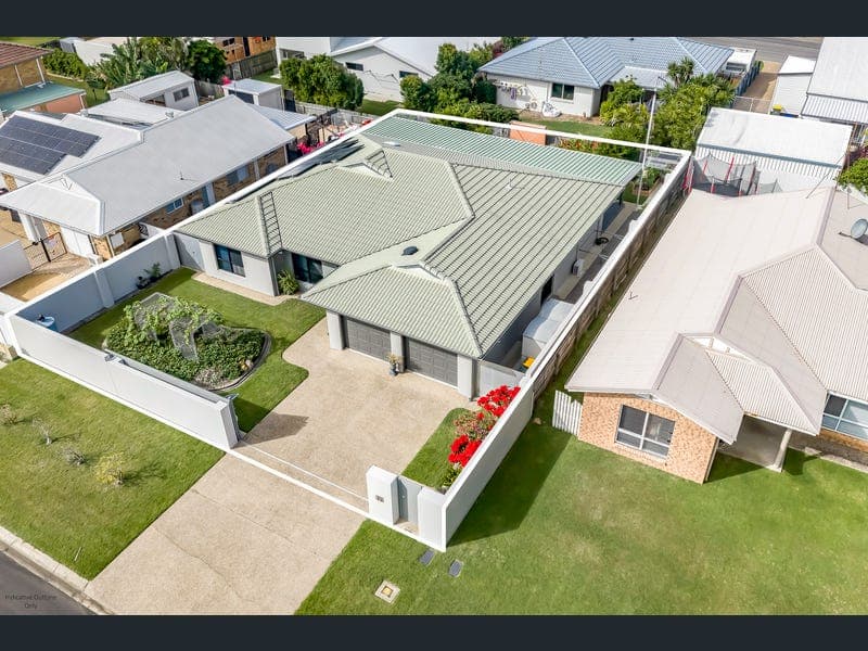 25 Oceanview Street, Bargara — photo 1 of 5