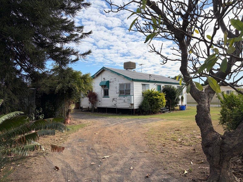 17 Brooks Street, Emerald — photo 1 of 5