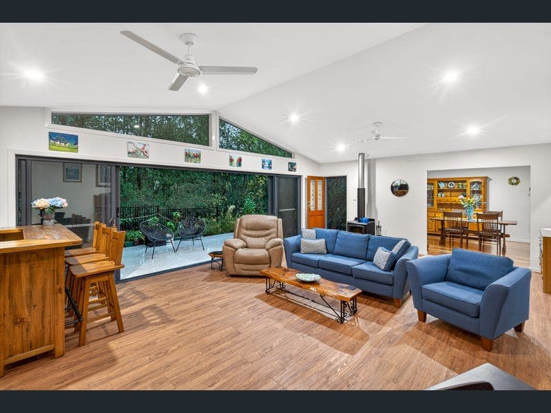 4 Canopy Close, Warner — photo 1 of 5
