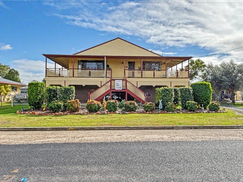 23 Lagoon St, Yelarbon — photo 1 of 5