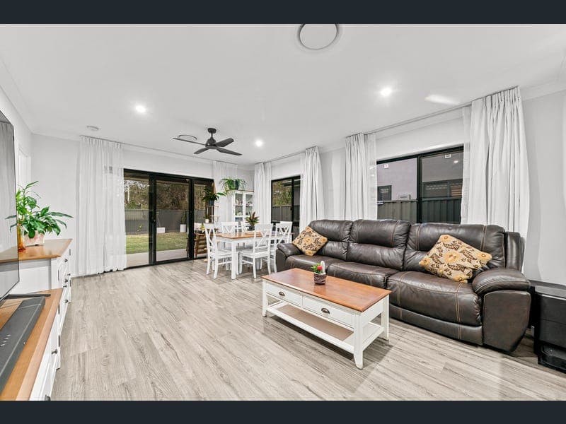 22 Pembridge Place, Pallara — photo 1 of 5