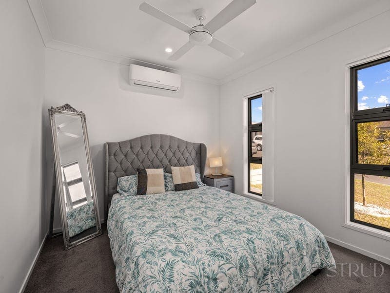 22 Obsidian Street, Collingwood Park — photo 1 of 5