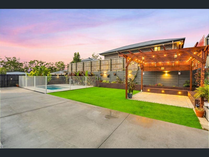 3 Triana Court, Spring Mountain — photo 1 of 5