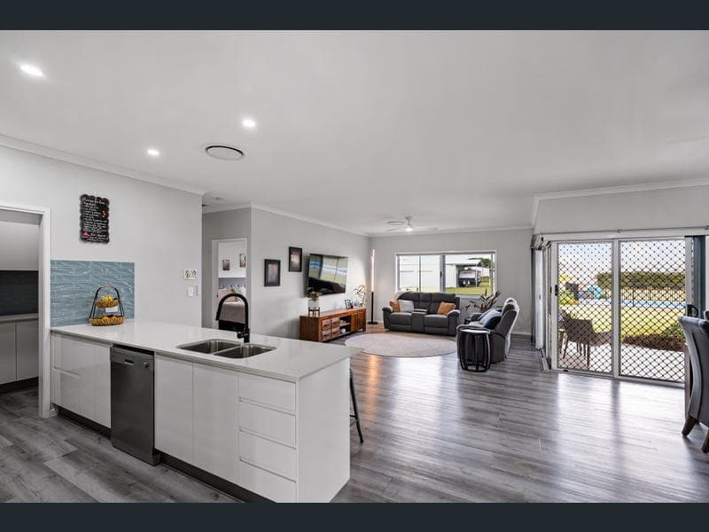 10B Low Street, Kensington — photo 1 of 5