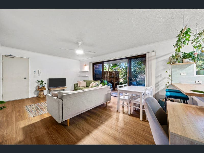 2/268 Stanhill Drive, Chevron Island — photo 1 of 5