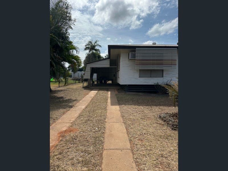 9 Lawrence Street, Moranbah — photo 1 of 5