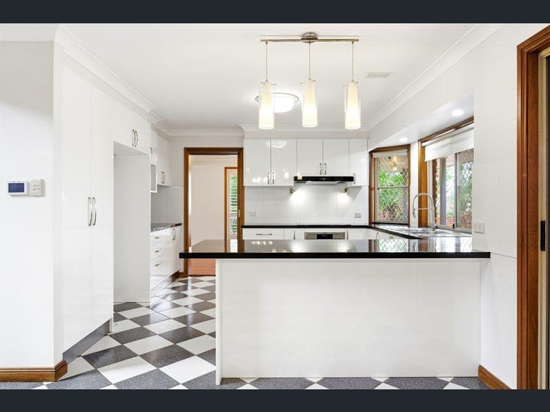 2 Totten Close, Eight Mile Plains — photo 1 of 5