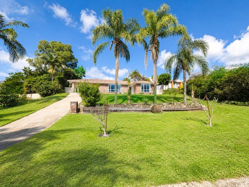 4 Grimsdyke Court, Molendinar — photo 1 of 5