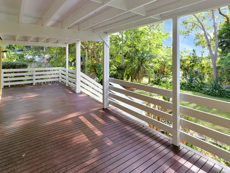 210 Victoria Parade N, Coochiemudlo Island — photo 1 of 5