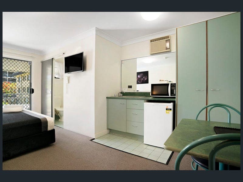 11/105 Farnell Street, Chermside — photo 1 of 5