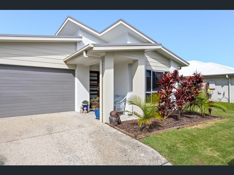 70 Liekefett Way, Meridan Plains — photo 1 of 5