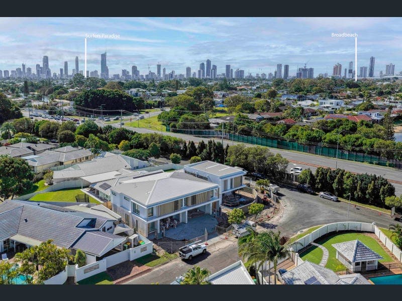 15 Tannah Court, Broadbeach Waters — photo 1 of 5