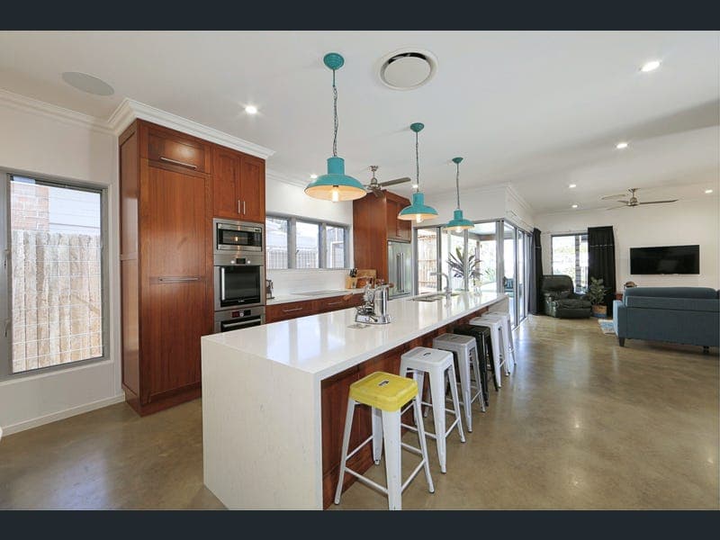 19 Howard Street, Bargara — photo 1 of 5