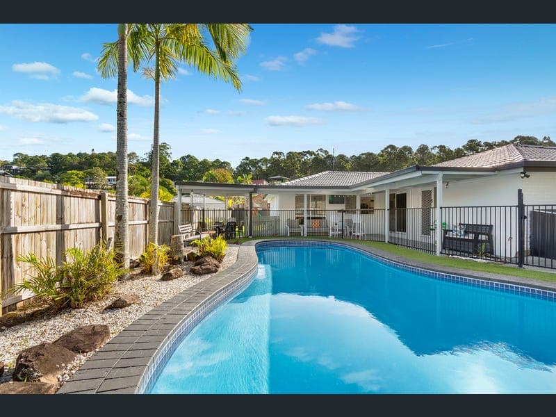5 Esperance Close, Elanora — photo 1 of 5