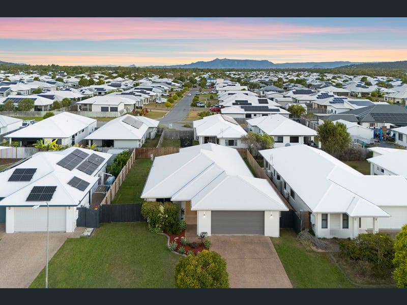 24 Barklya Street, Mount Low — photo 1 of 5