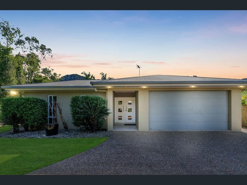11 Charnley Avenue, Bentley Park — photo 1 of 5