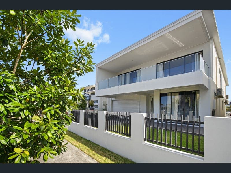 9 JURIEN CRESENT, Varsity Lakes — photo 1 of 5