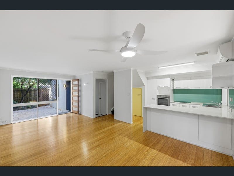 8/40 Sunbird Street, Burleigh Waters — photo 1 of 5