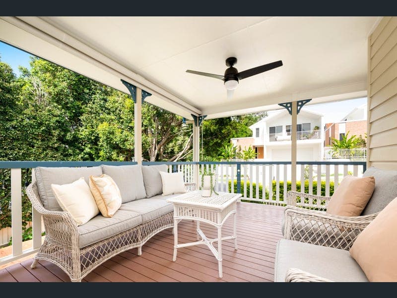 16 Lockyer Street, Camp Hill — photo 1 of 5