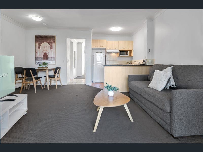 2/9-13 Margaret Avenue, Broadbeach — photo 1 of 5