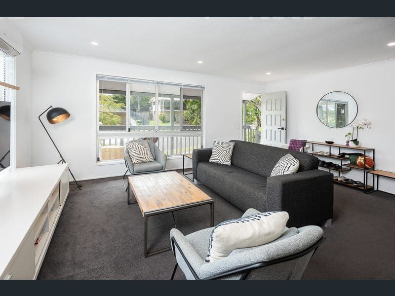 52 Mitchell Avenue, Molendinar — photo 1 of 5