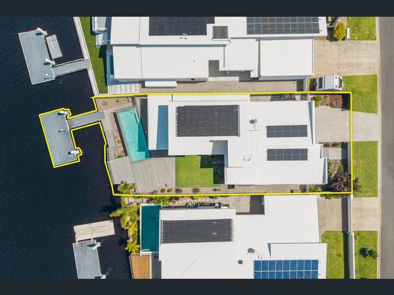 31 Bond Street, Pelican Waters — photo 1 of 5