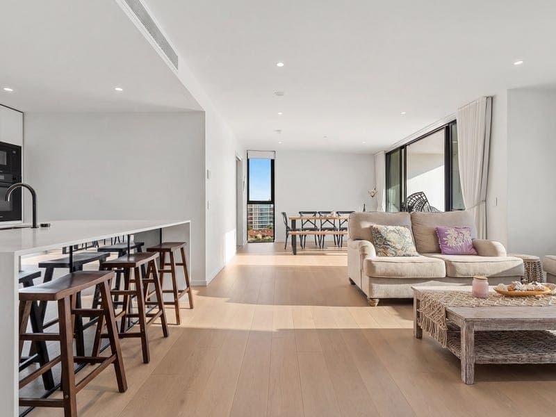 2901/1328 Gold Coast Highway, Palm Beach — photo 1 of 5