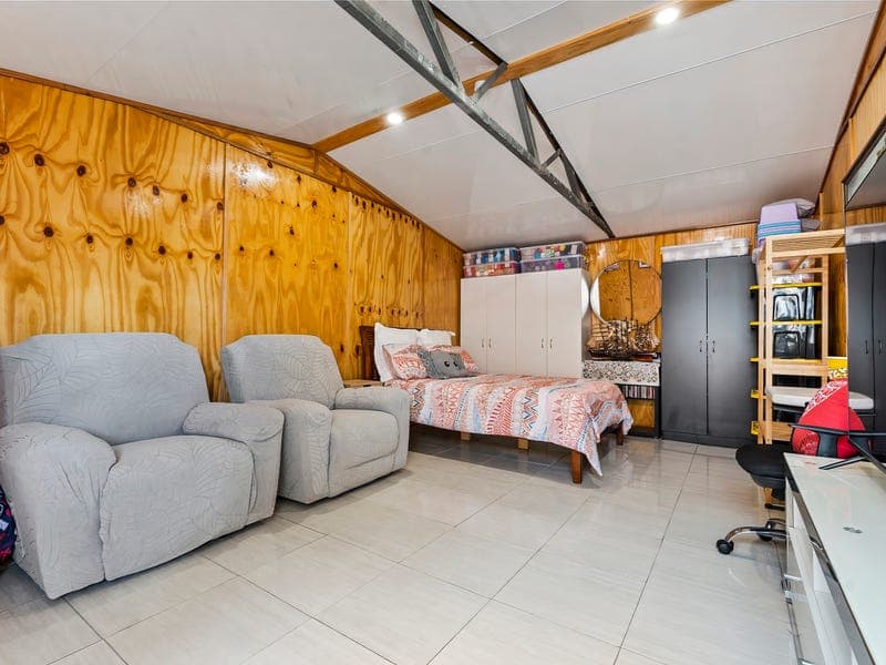 25 Fiona Street, Beachmere — photo 1 of 5