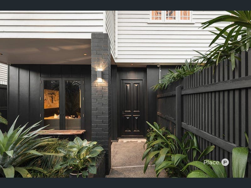 18 Pelham Street, Coorparoo — photo 1 of 5