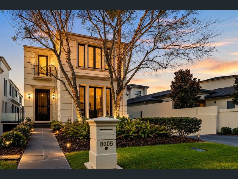8005 The Parkway, Hope Island — photo 1 of 5