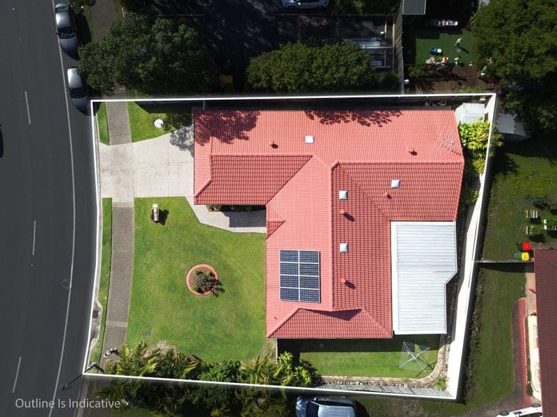 5 Arlington Drive, Arana Hills — photo 1 of 5