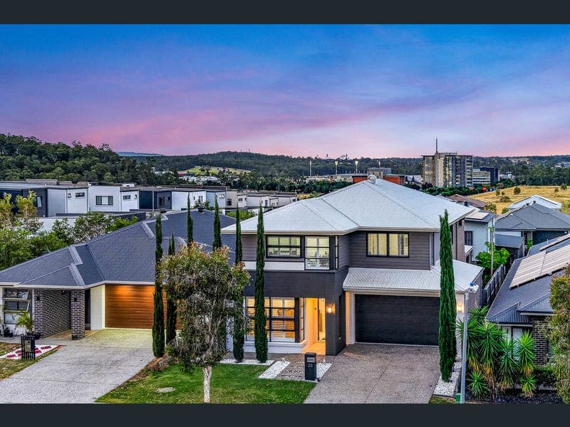 20 Bedford Crescent, Spring Mountain — photo 1 of 5